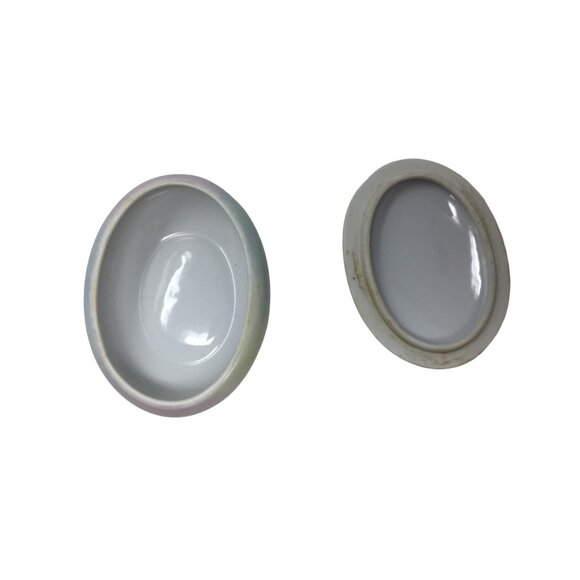 Vintage Hand Painted Porcelain Lidded Trinket Box/Jewelry Box with Flowers on it - Picture 5 of 7